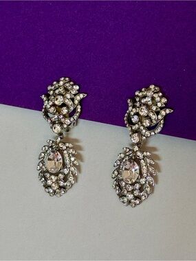 Vintage Barrera Crystal Drop clip on earrings - Clear Crystal